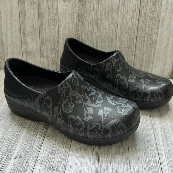 CROCS - WOMENS NERIA PRO II GRAPHIC CLOG SIZE 10 - Picture 3 of 8
